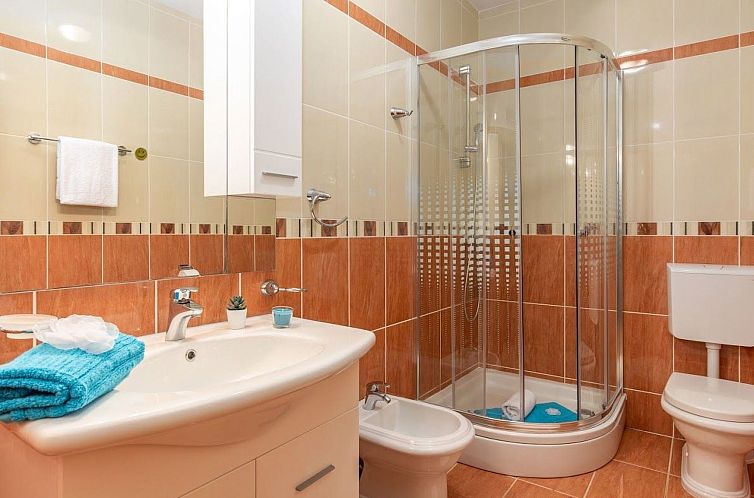 Appartement Wohnung mit Terrasse und Meerblick