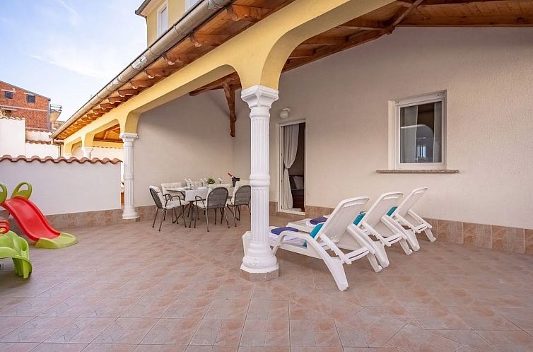 Appartement Wohnung mit Terrasse und Meerblick