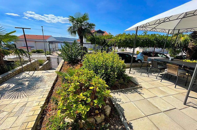 Appartement Appartement in Dramalj mit Grill und Terrasse