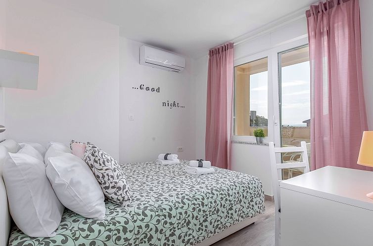 Appartement "Vila Veronique1" mit Pool