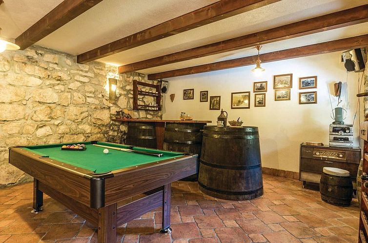 Vakantiehuis in Lovranska Draga mit großem Kamin