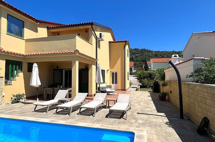 Guest house 1044740 - Holiday property Kvarner - Vakantiehuis Sommerflucht 2