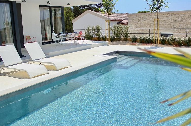 Vakantiehuis Luxuriöses Ferienhaus Sunny Garden in Barbat a