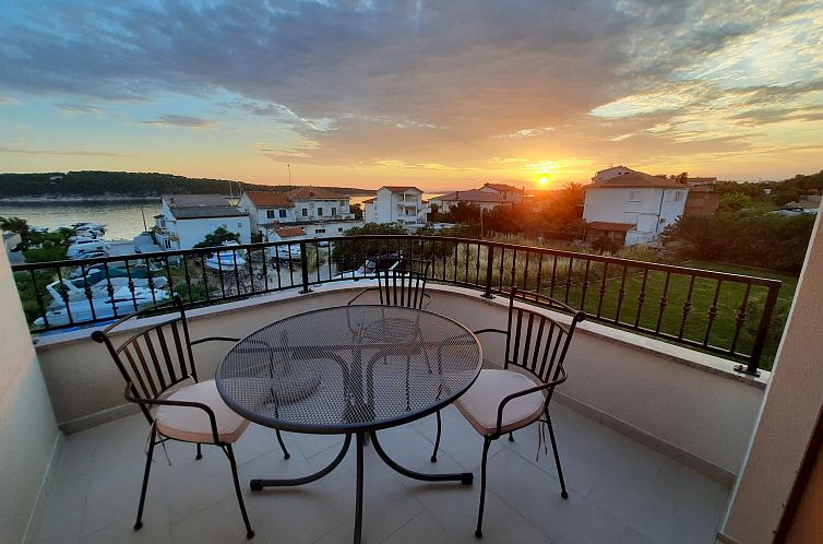 Guest house 1044743 - Apartment Kvarner - Appartement Tolle Wohnung Amphora mit möbliertem Balkon