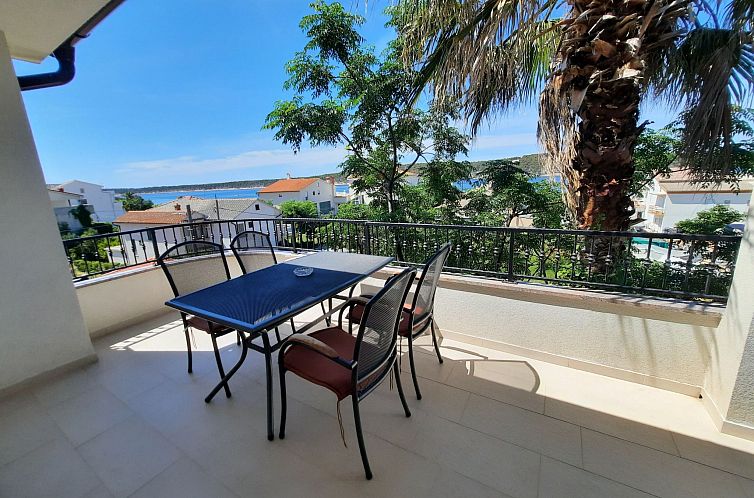 Guest house 1044744 - Apartment Kvarner - Appartement Appartement in Barbat mit Großer Terrasse