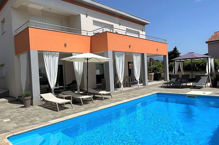 Guest house 1044747 - Holiday property Kvarner - Vakantiehuis Villa Summer Escape in Barbat mit Garten und Au