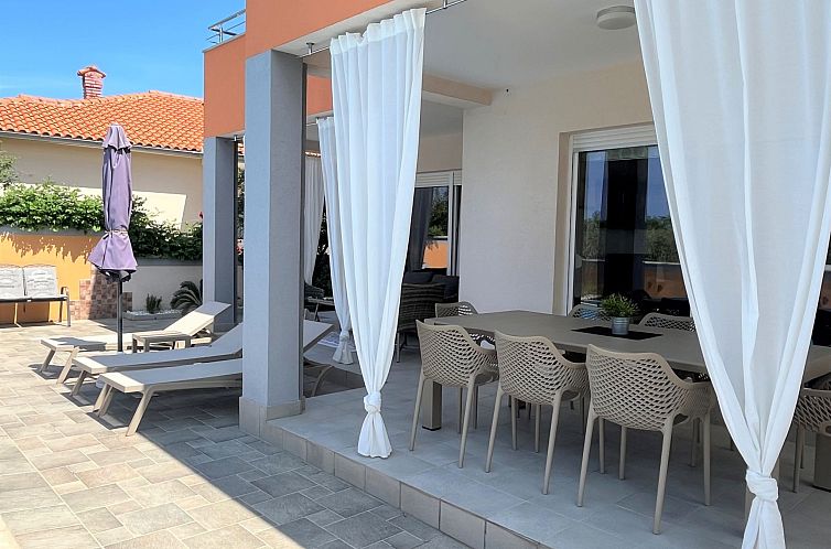 Vakantiehuis Villa Summer Escape in Barbat mit Garten und Au