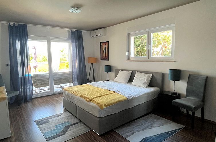 Vakantiehuis Villa Summer Escape in Barbat mit Garten und Au