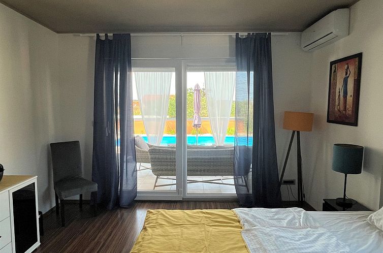 Vakantiehuis Villa Summer Escape in Barbat mit Garten und Au