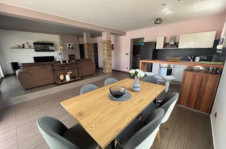 Vakantiehuis Villa Summer Escape in Barbat mit Garten und Au