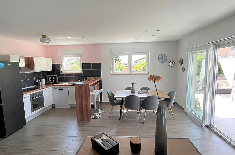 Vakantiehuis Villa Summer Escape in Barbat mit Garten und Au
