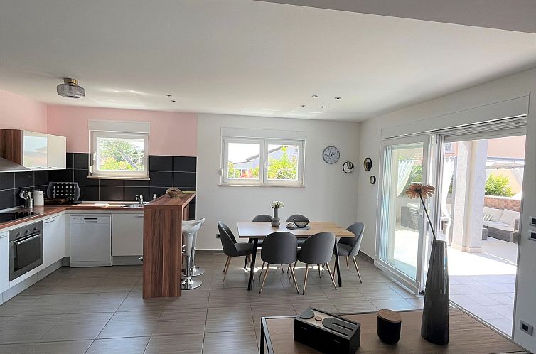 Vakantiehuis Villa Summer Escape in Barbat mit Garten und Au