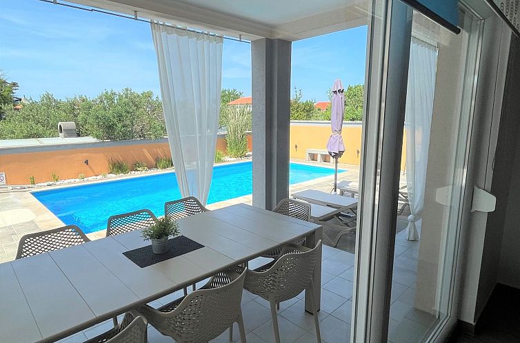 Vakantiehuis Villa Summer Escape in Barbat mit Garten und Au
