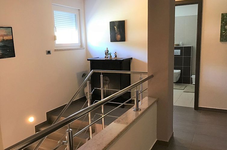 Vakantiehuis Villa Summer Escape in Barbat mit Garten und Au