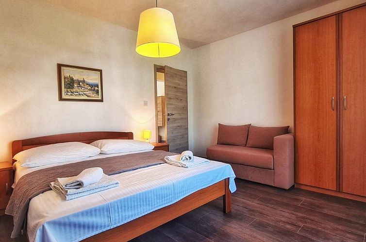 Appartement Große Wohnung in Palit mit Privatem Balkon