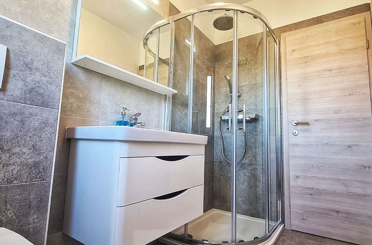 Appartement Große Wohnung in Palit mit Privatem Balkon