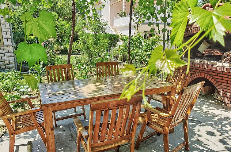 Appartement Große Wohnung in Palit mit Privatem Balkon