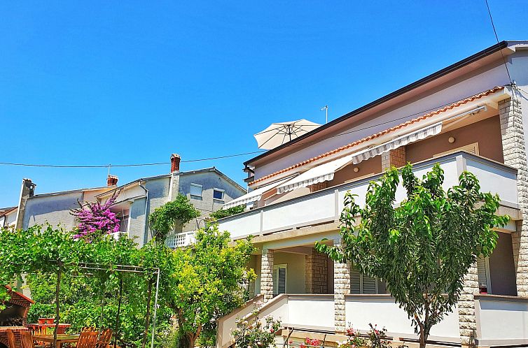 Appartement mit Terrasse für 9 Personen