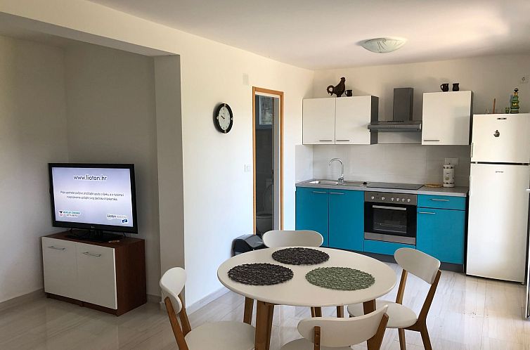 Vakantiehuis mit grünem Garten und Meerblick