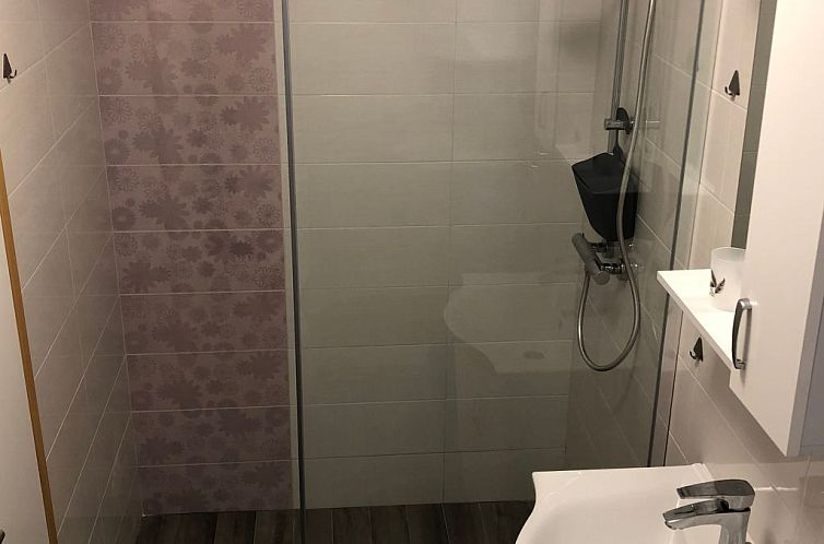 Vakantiehuis mit grünem Garten und Meerblick