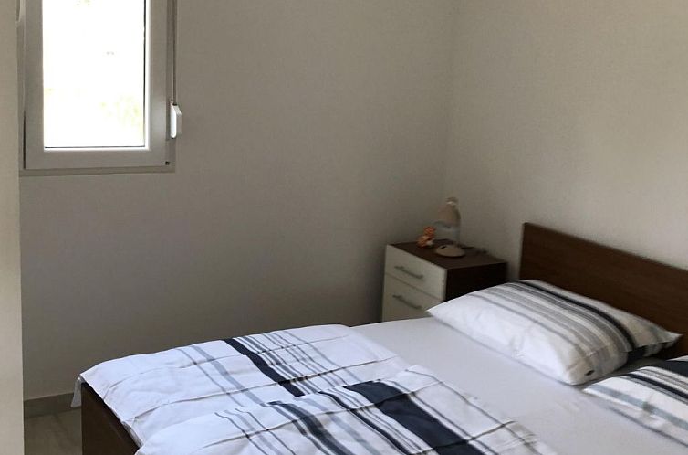 Vakantiehuis mit grünem Garten und Meerblick