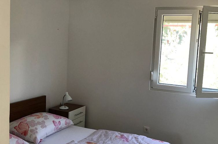 Vakantiehuis mit grünem Garten und Meerblick