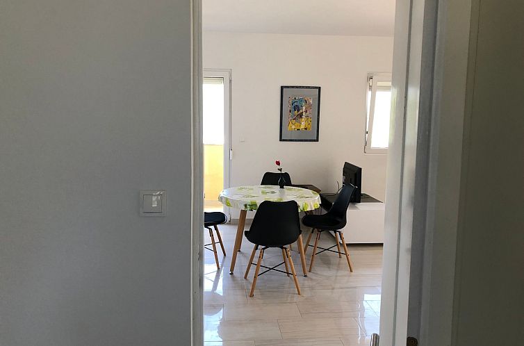 Vakantiehuis mit grünem Garten und Meerblick