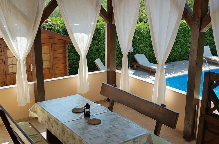 Appartement in Šilo mit Gemeinschaftspool