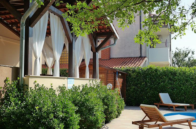 Appartement in Šilo mit Gemeinschaftspool
