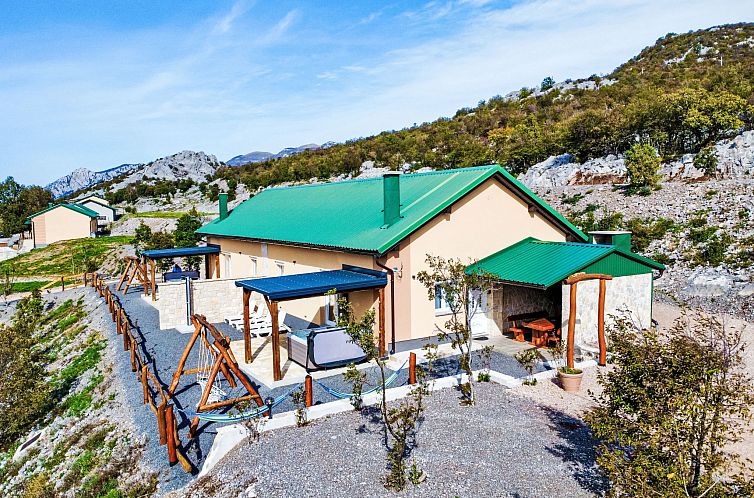 Guest house 1045040 - Holiday property Kvarner - Vakantiehuis Lea