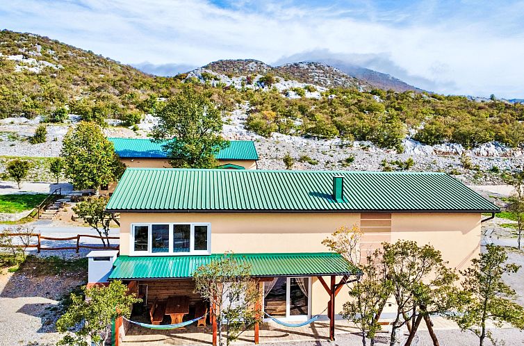 Guest house 1045041 - Holiday property Kvarner - Vakantiehuis Iva & Lea