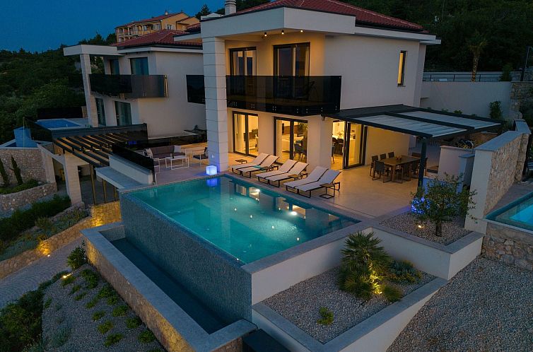 Vakantiehuis Luxuriöse Villa mit Pool und fantastischem Mee