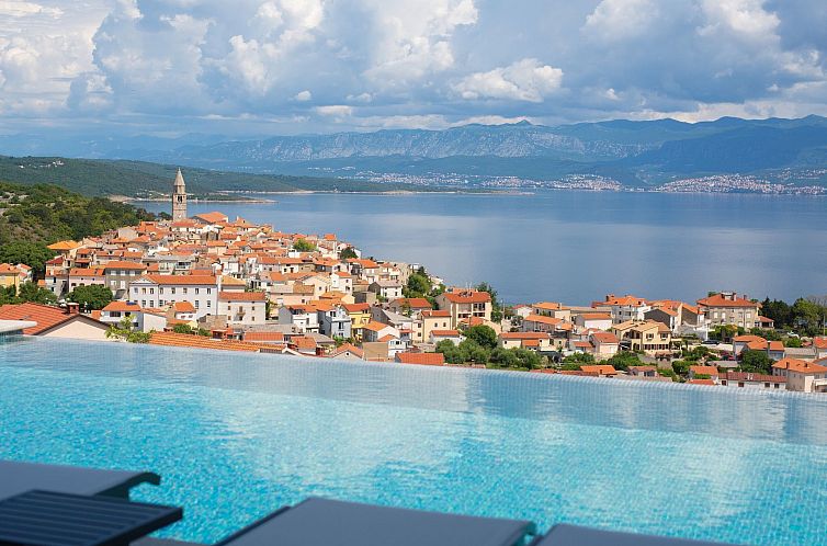 Vakantiehuis Luxuriöse Villa mit Pool und fantastischem Mee