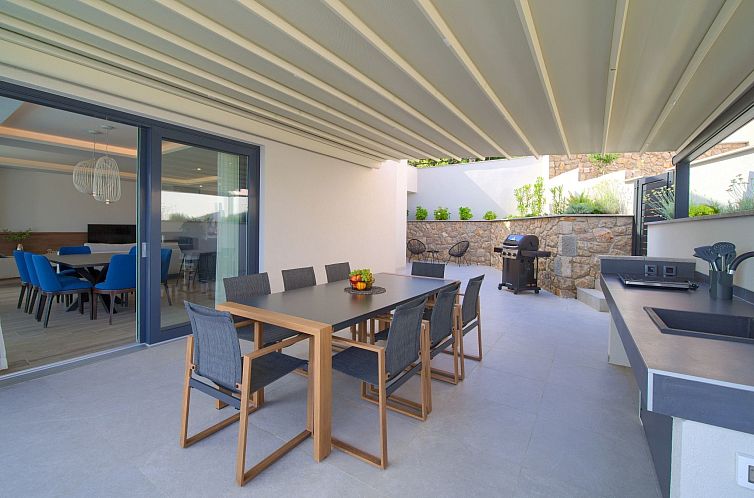 Vakantiehuis Luxuriöse Villa mit Pool und fantastischem Mee