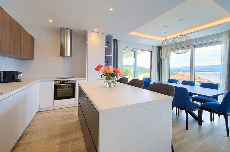 Vakantiehuis Luxuriöse Villa mit Pool und fantastischem Mee