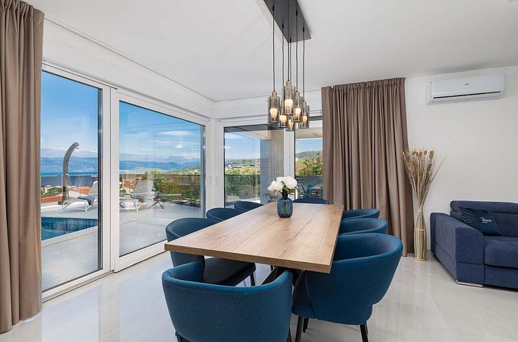 Vakantiehuis Brandneue Villa - Pool mit Panoramablick aufs M
