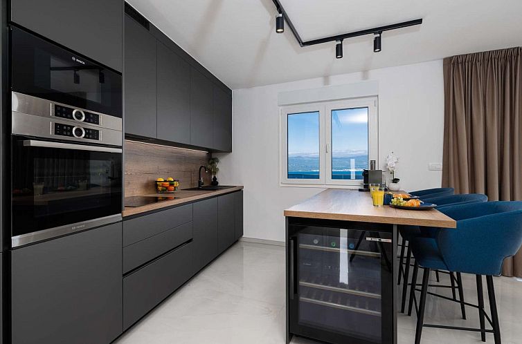 Vakantiehuis Brandneue Villa - Pool mit Panoramablick aufs M