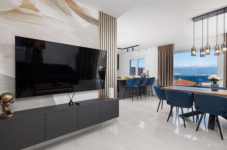 Vakantiehuis Brandneue Villa - Pool mit Panoramablick aufs M