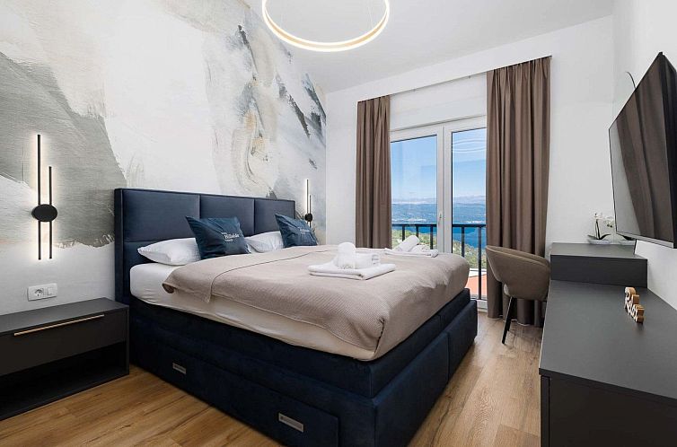 Vakantiehuis Brandneue Villa - Pool mit Panoramablick aufs M