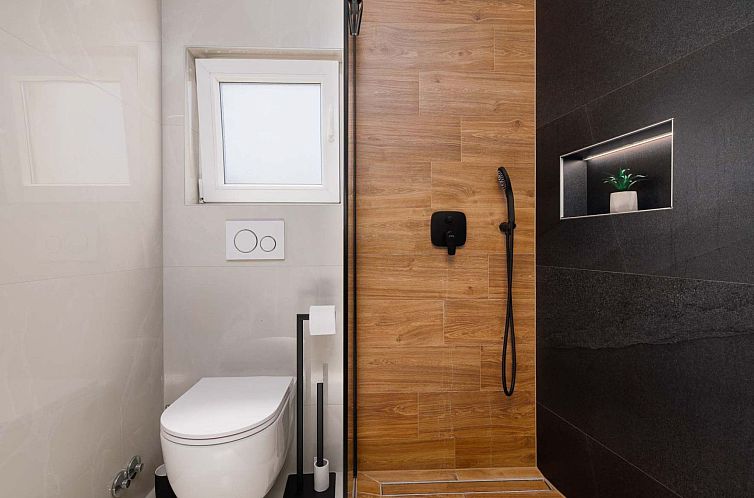 Vakantiehuis Brandneue Villa - Pool mit Panoramablick aufs M