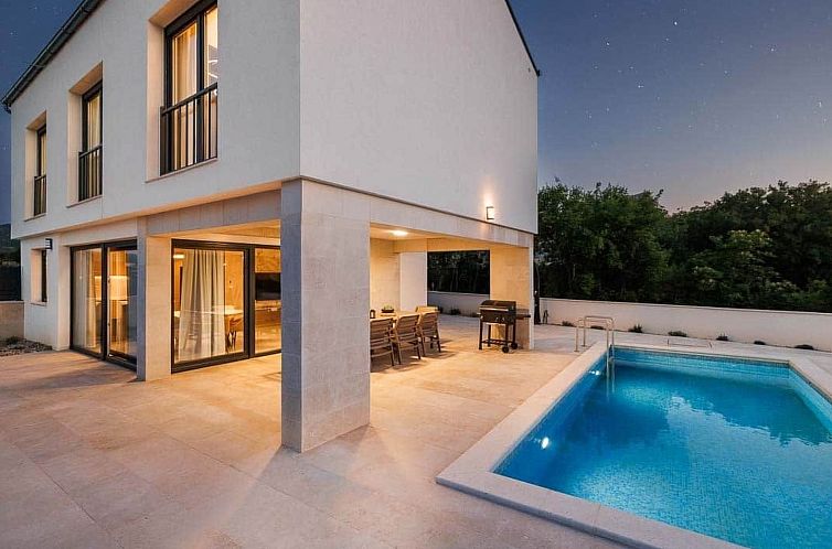 Vakantiehuis Brandneue Villa -beheizter Pool mit schönem Me