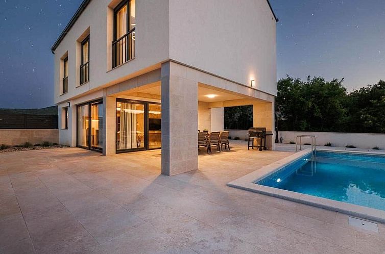 Vakantiehuis Brandneue Villa -beheizter Pool mit schönem Me