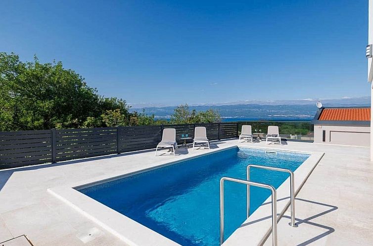 Vakantiehuis Brandneue Villa -beheizter Pool mit schönem Me