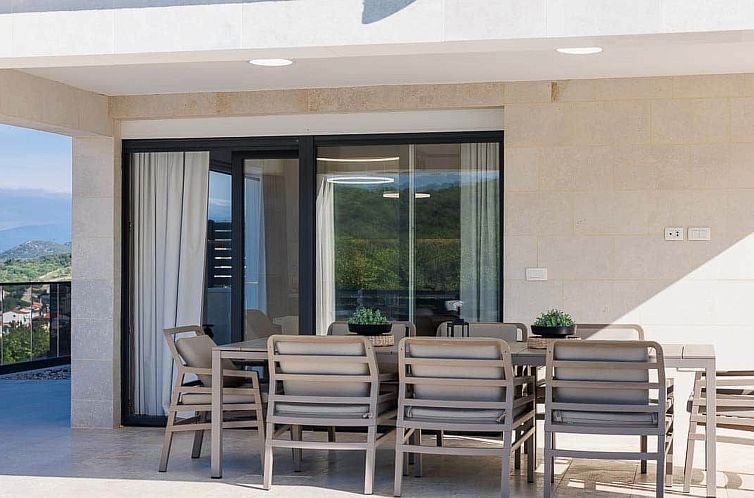 Vakantiehuis Brandneue Villa -beheizter Pool mit schönem Me