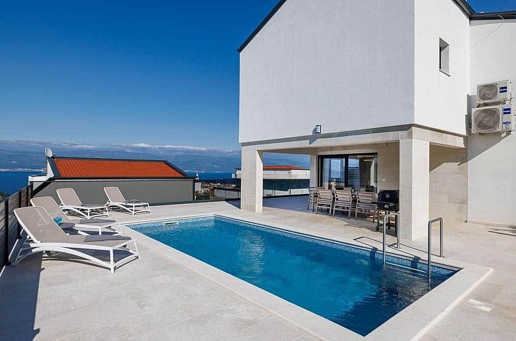Vakantiehuis Brandneue Villa -beheizter Pool mit schönem Me
