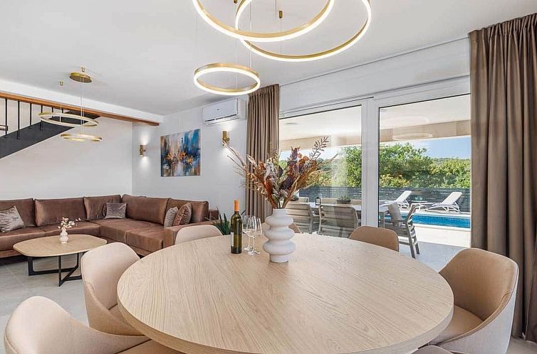 Vakantiehuis Brandneue Villa -beheizter Pool mit schönem Me