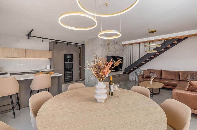 Vakantiehuis Brandneue Villa -beheizter Pool mit schönem Me