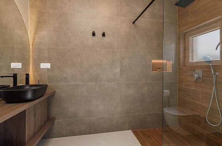 Vakantiehuis Brandneue Villa -beheizter Pool mit schönem Me