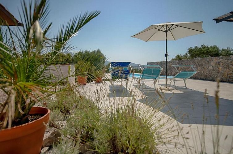 Vakantiehuis Villa "Olive Tree" mit Schwimmbad
