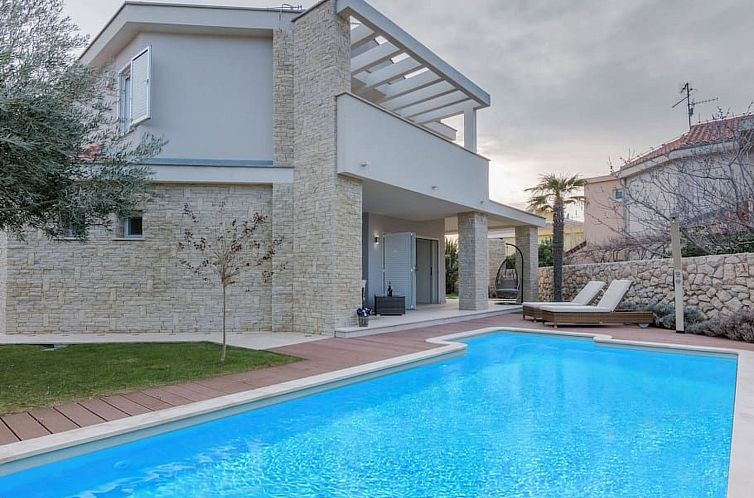 Unterkunft 1045519 - Ferienhaus Kvarner - Vakantiehuis Luxuriöse Villa White Rose mit Pool in der Nä